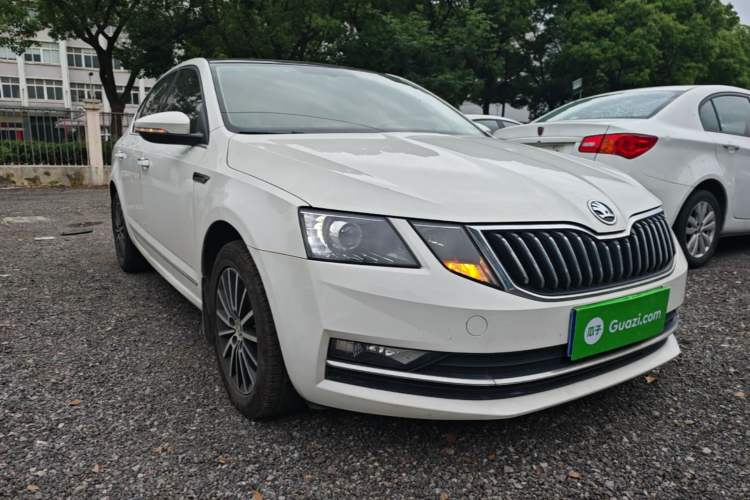 Used Skoda Octavia 2019 TSI230 DSG Luxury Edition Front Right 45 Deg