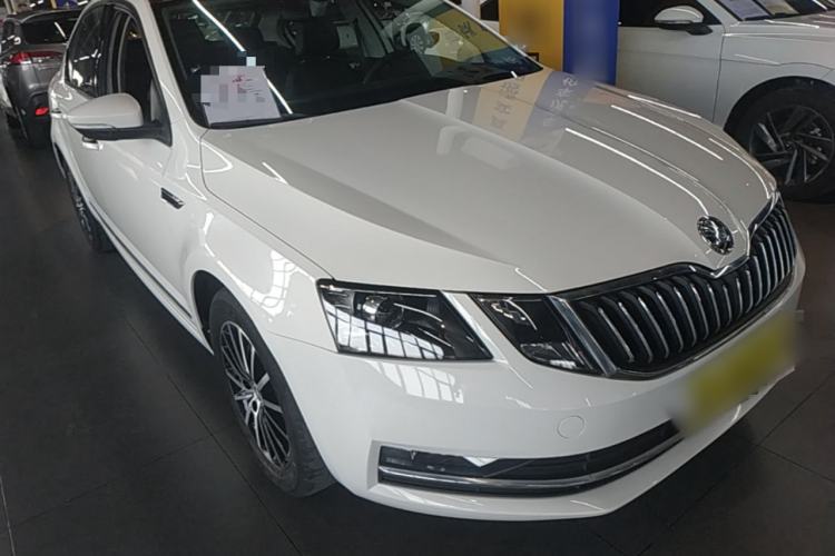 Used Skoda Octavia 2019 1.5L Automatic Smart Drive Luxury Edition China VI Standard Front Right 45 Deg