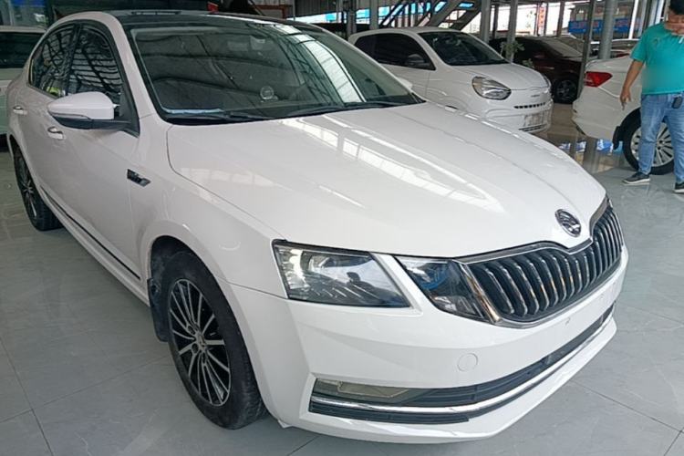 Used Skoda Octavia 2019 TSI230 DSG SmartDrive Luxury Edition China V Standard Front Right 45 Deg