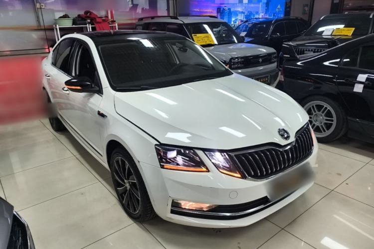 Used Skoda Octavia 2019 TSI280 DSG SmartDrive Luxury Edition China VI Front Right 45 Deg