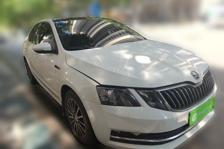 Used Skoda Octavia 2019 1.5L Automatic Luxury Edition Front Right 45 Deg