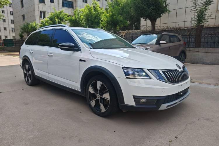 Used Skoda Octavia 2019 TSI280 DSG Luxury Edition Station Wagon China VI Standard Front Right 45 Deg