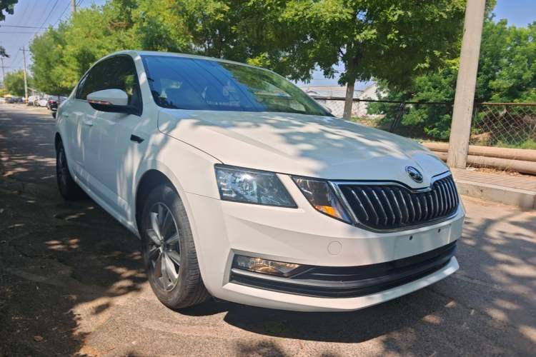 Used Skoda Octavia 2019 1.5L Automatic Comfort Edition Front Right 45 Deg