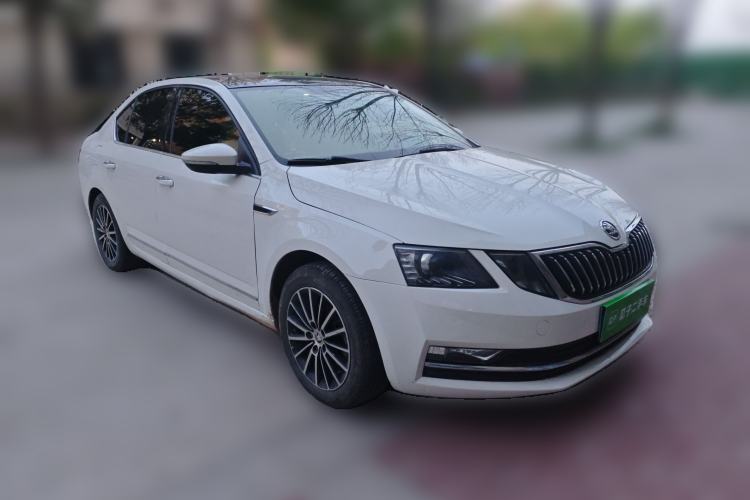 Used Skoda Octavia 2019 TSI230 DSG SmartDrive Luxury Edition China VI Front Right 45 Deg