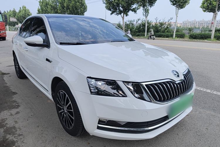 Used Skoda Octavia 2019 TSI230 DSG SmartDrive Luxury Edition China VI Front Right 45 Deg