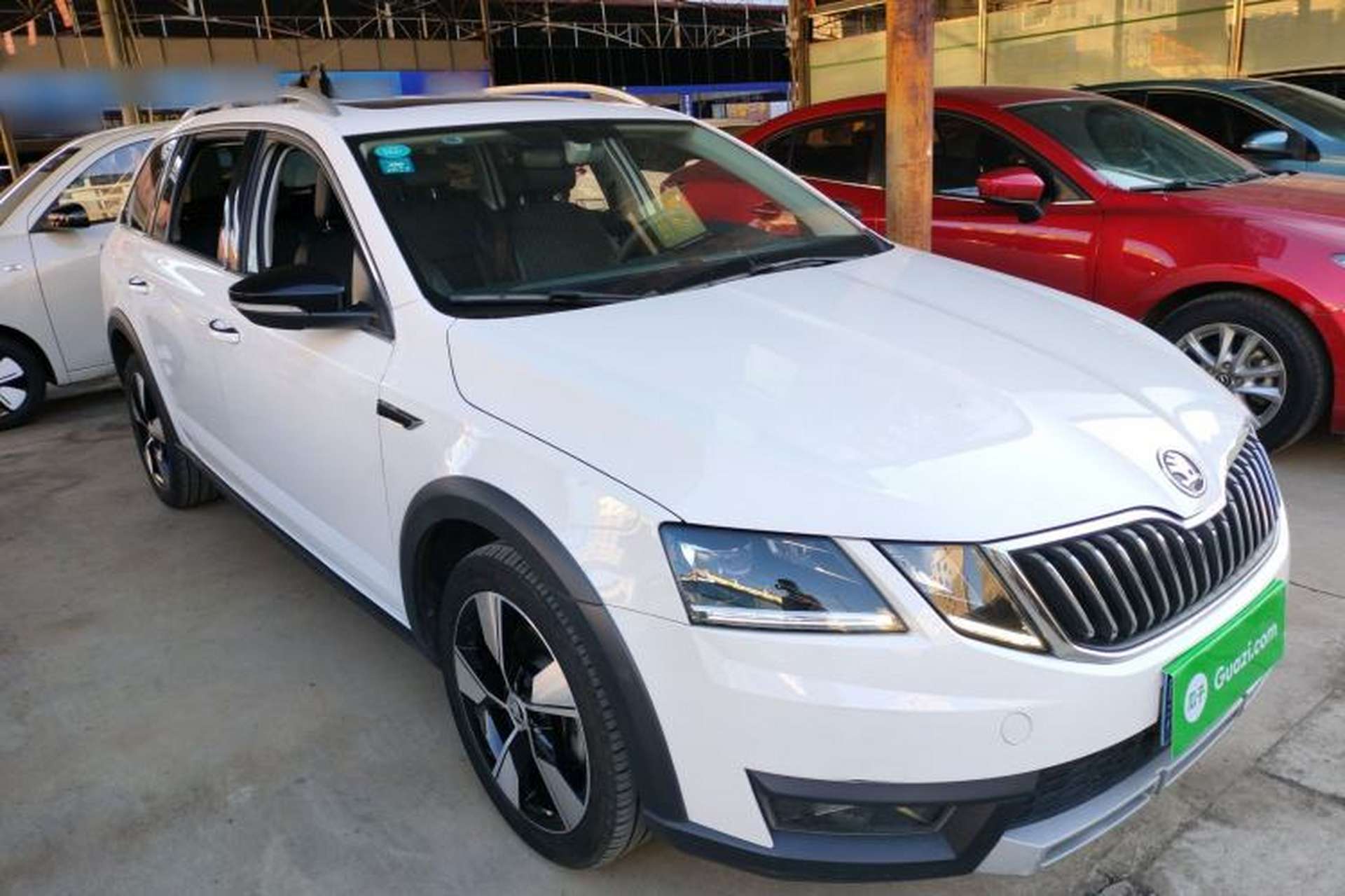 Used Skoda Octavia 2019 TSI280 DSG Luxury Edition Station Wagon China VI Standard Front Right 45 Deg