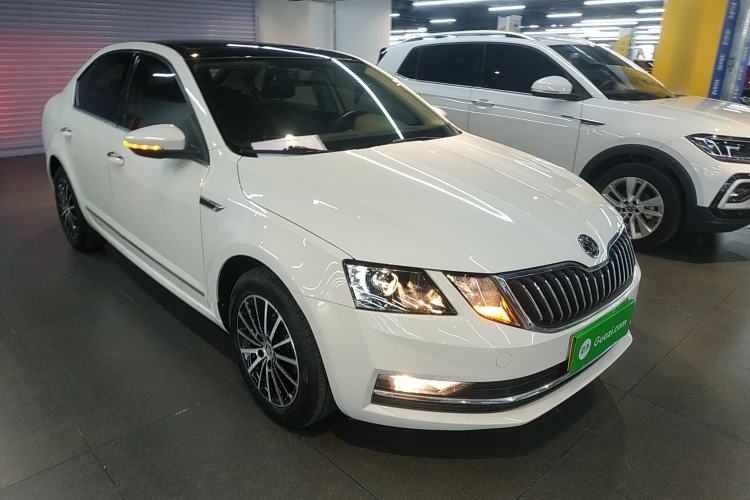Used Skoda Octavia 2019 TSI230 DSG SmartDrive Luxury Edition China VI Front Right 45 Deg