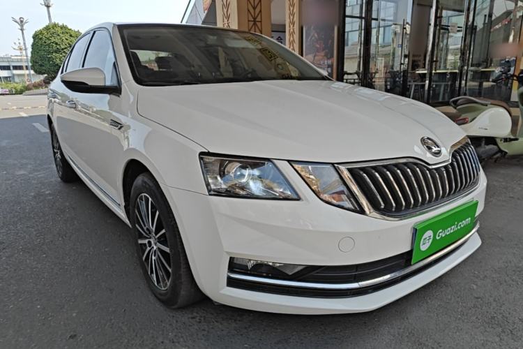 Used Skoda Octavia 2019 1.5L Automatic Smart Drive Luxury Edition China VI Standard Front Right 45 Deg
