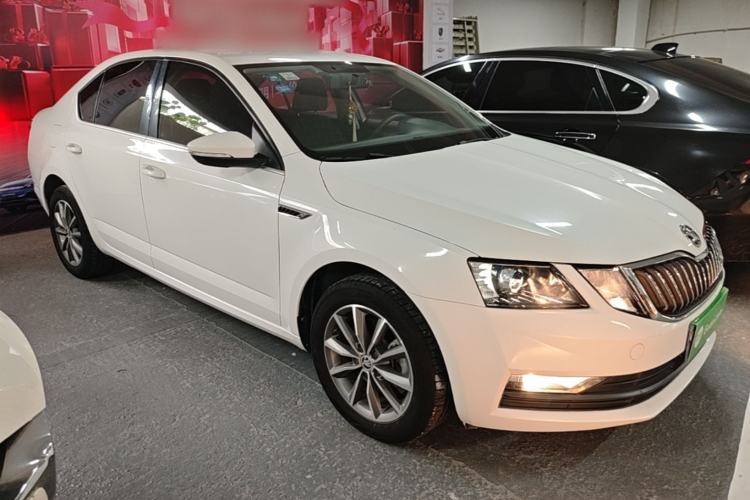 Used Skoda Octavia 2019 1.5L Automatic Comfort Edition Front Right 45 Deg