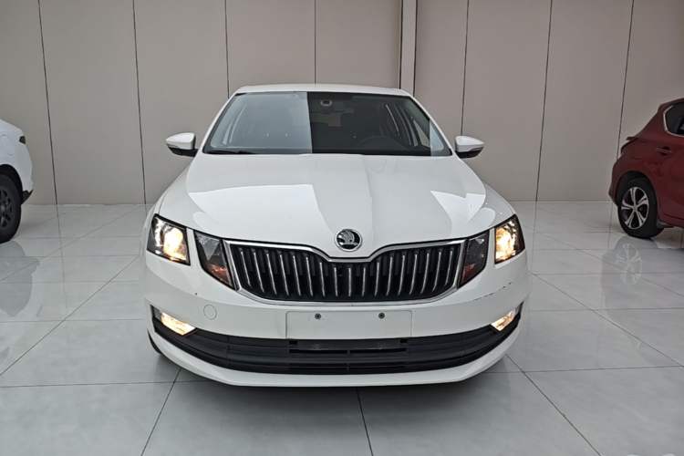 Used Skoda Octavia 2019 TSI230 DSG Smart & Comfort Edition China VI Standard Front