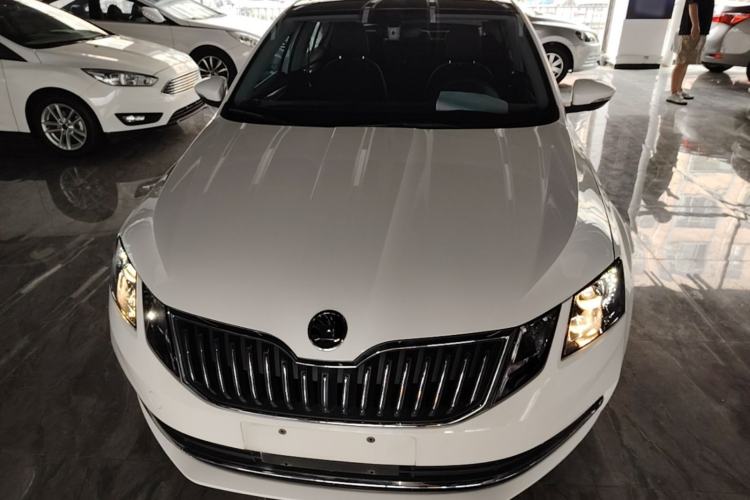 Used Skoda Octavia 2019 1.5L Automatic Smart Drive Luxury Edition China VI Standard Front