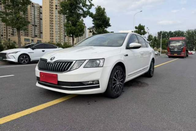 Used Skoda Octavia 2019 1.5L Automatic Smart Drive Luxury Edition China VI Standard