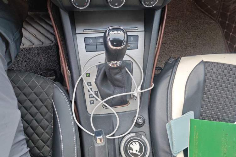 Used Skoda Octavia 2019 1.5L Automatic Smart Drive Luxury Edition China VI Standard Gear Lever