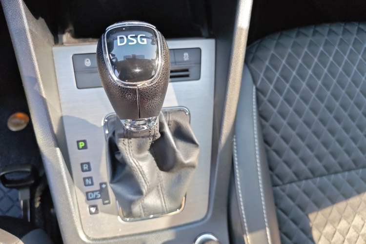 Used Skoda Octavia 2019 TSI230 DSG Luxury Edition Gear Lever