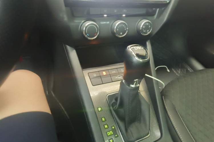 Used Skoda Octavia 2019 TSI280 DSG Luxury Edition Station Wagon China VI Standard Gear Lever