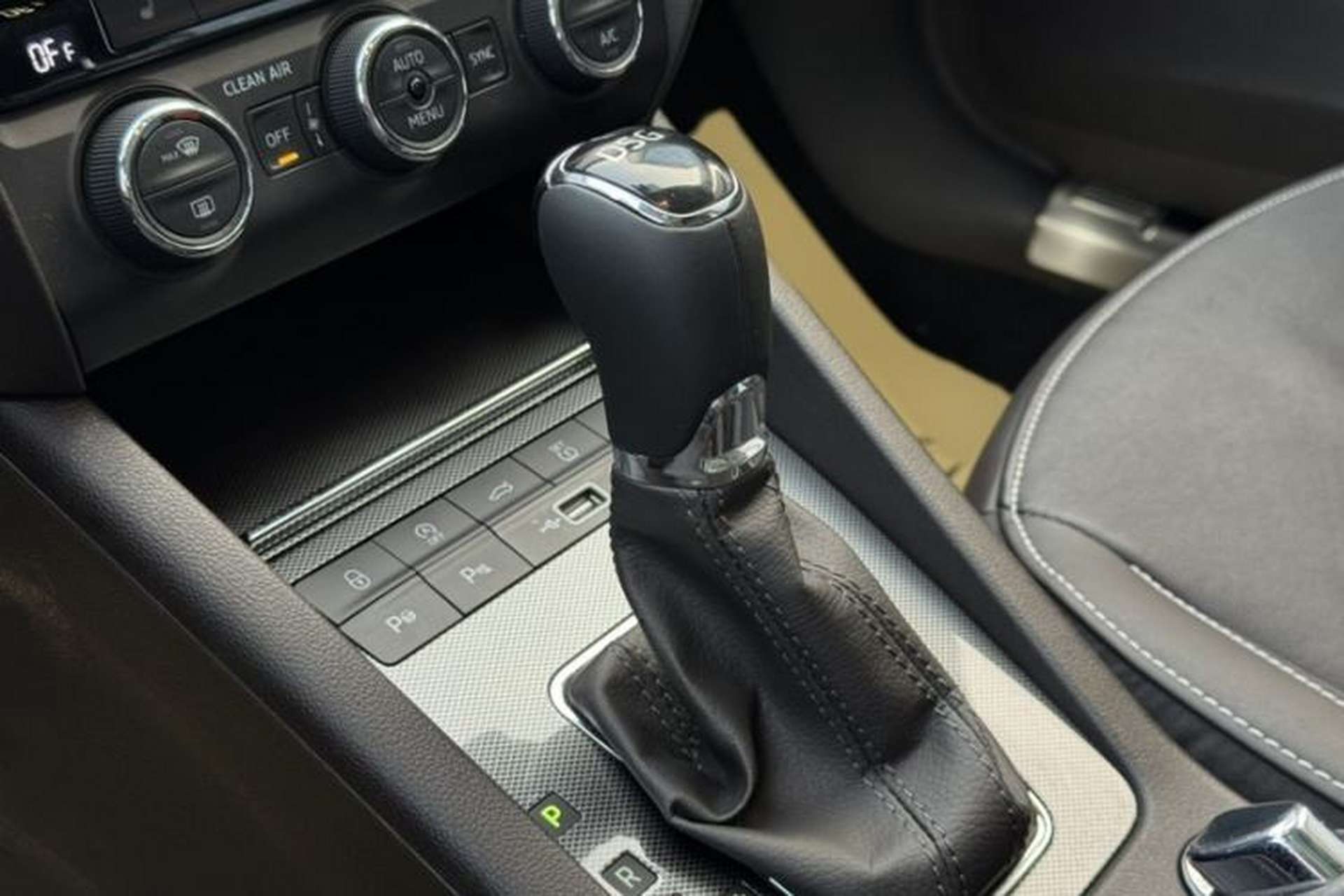 Used Skoda Octavia 2019 TSI280 DSG Flagship Wagon China VI Standard Gear Lever