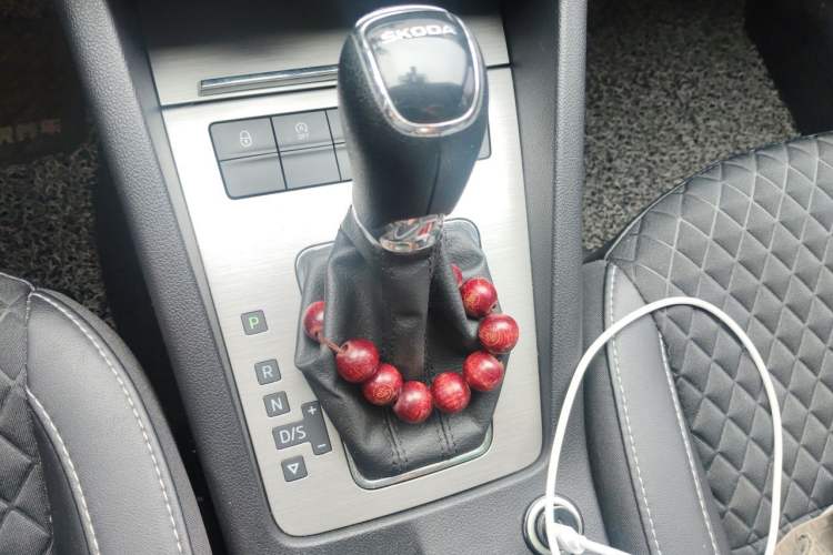 Used Skoda Octavia 2019 1.5L Automatic Smart Drive Luxury Edition China VI Standard Gear Lever