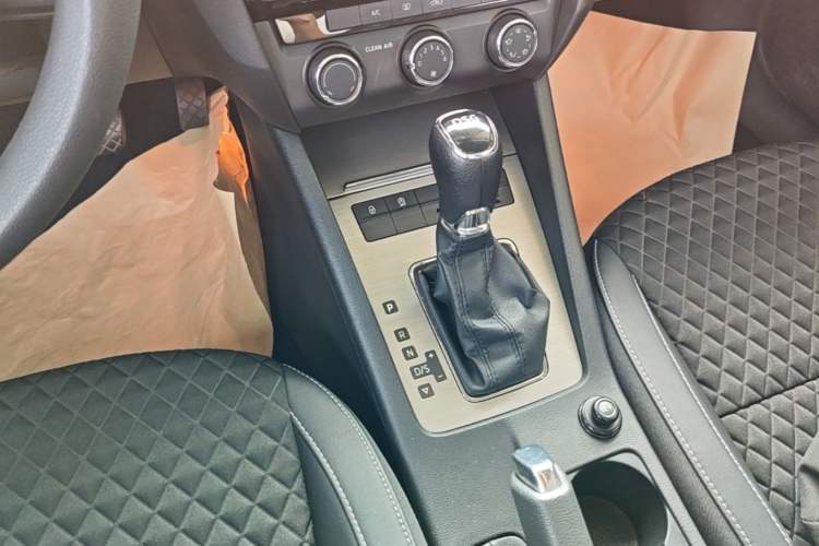 Used Skoda Octavia 2019 TSI230 DSG Luxury Edition Gear Lever