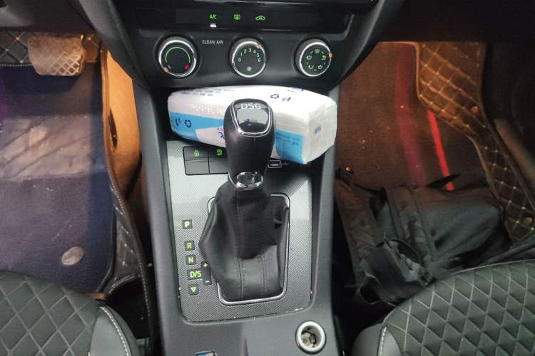 Used Skoda Octavia 2019 Station Wagon TSI230 DSG Luxury Edition China VI Standard Gear Lever