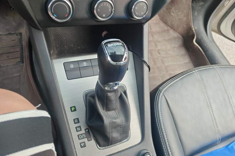 Used Skoda Octavia 2019 1.5L Automatic SmartDrive Comfort Edition China VI Standard Gear Lever