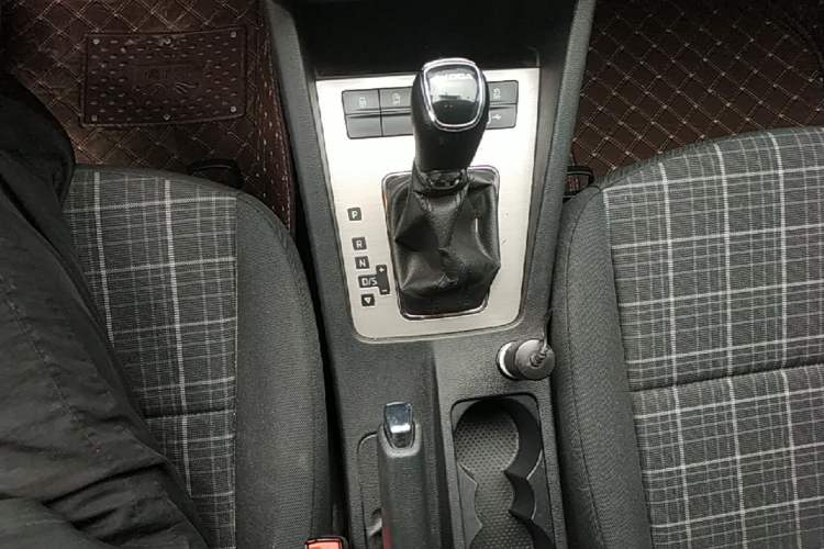 Used Skoda Octavia 2019 1.5L Automatic SmartDrive Comfort Edition China VI Standard Gear Lever