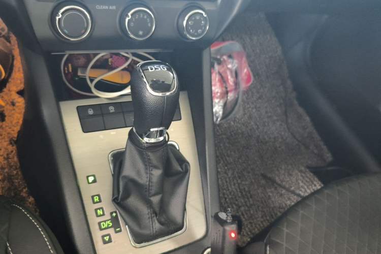 Used Skoda Octavia 2019 TSI280 DSG Luxury Edition Gear Lever