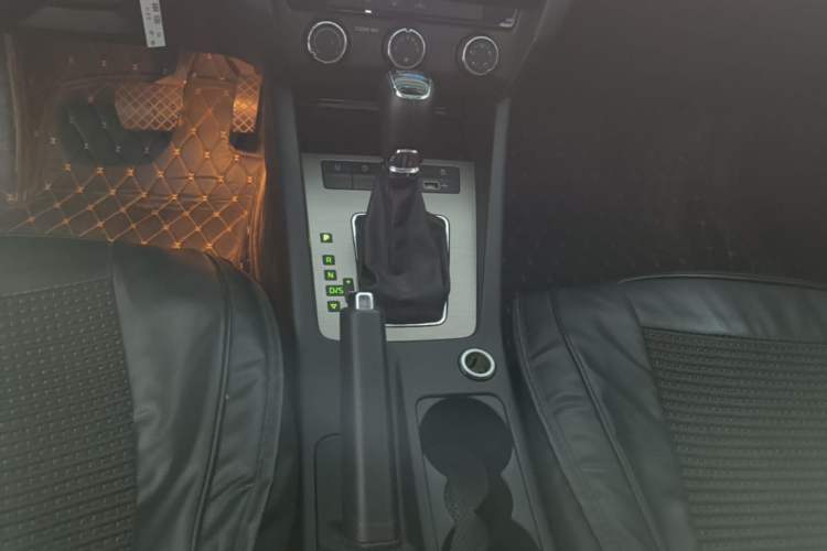 Used Skoda Octavia 2019 1.5L Automatic Smart Drive Luxury Edition China V Standard Gear Lever
