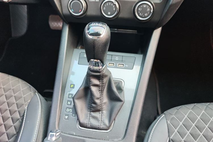 Used Skoda Octavia 2019 TSI230 DSG Luxury Edition Station Wagon China V Standard Gear Lever