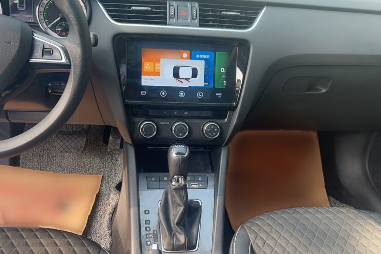 Used Skoda Octavia 2019 TSI280 DSG Luxury Edition Station Wagon China VI Standard Gear Lever