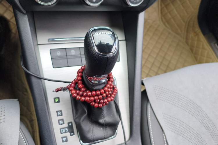 Used Skoda Octavia 2019 1.5L Automatic Smart Drive Luxury Edition China VI Standard Gear Lever
