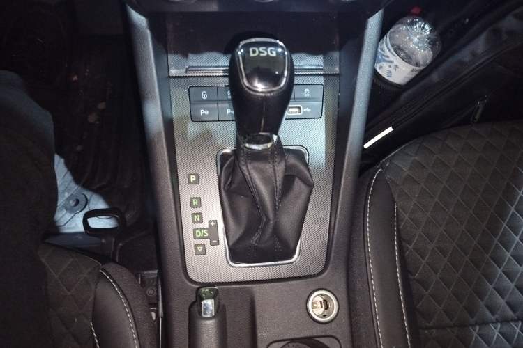 Used Skoda Octavia 2019 TSI280 DSG Luxury Edition Station Wagon China VI Standard Gear Lever