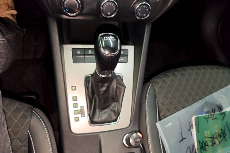 Used Skoda Octavia 2019 TSI280 DSG SmartDrive Luxury Edition China V Standard Gear Lever