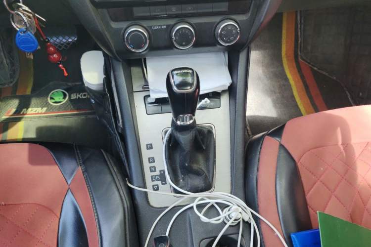 Used Skoda Octavia 2019 1.5L Automatic Smart Drive Luxury Edition China V Standard Gear Lever