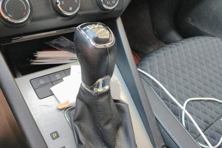 Used Skoda Octavia 2019 TSI230 DSG Luxury Edition Gear Lever