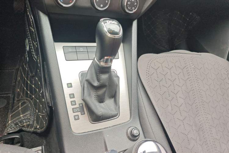 Used Skoda Octavia 2019 TSI230 DSG SmartDrive Comfort Edition China V Standard Gear Lever