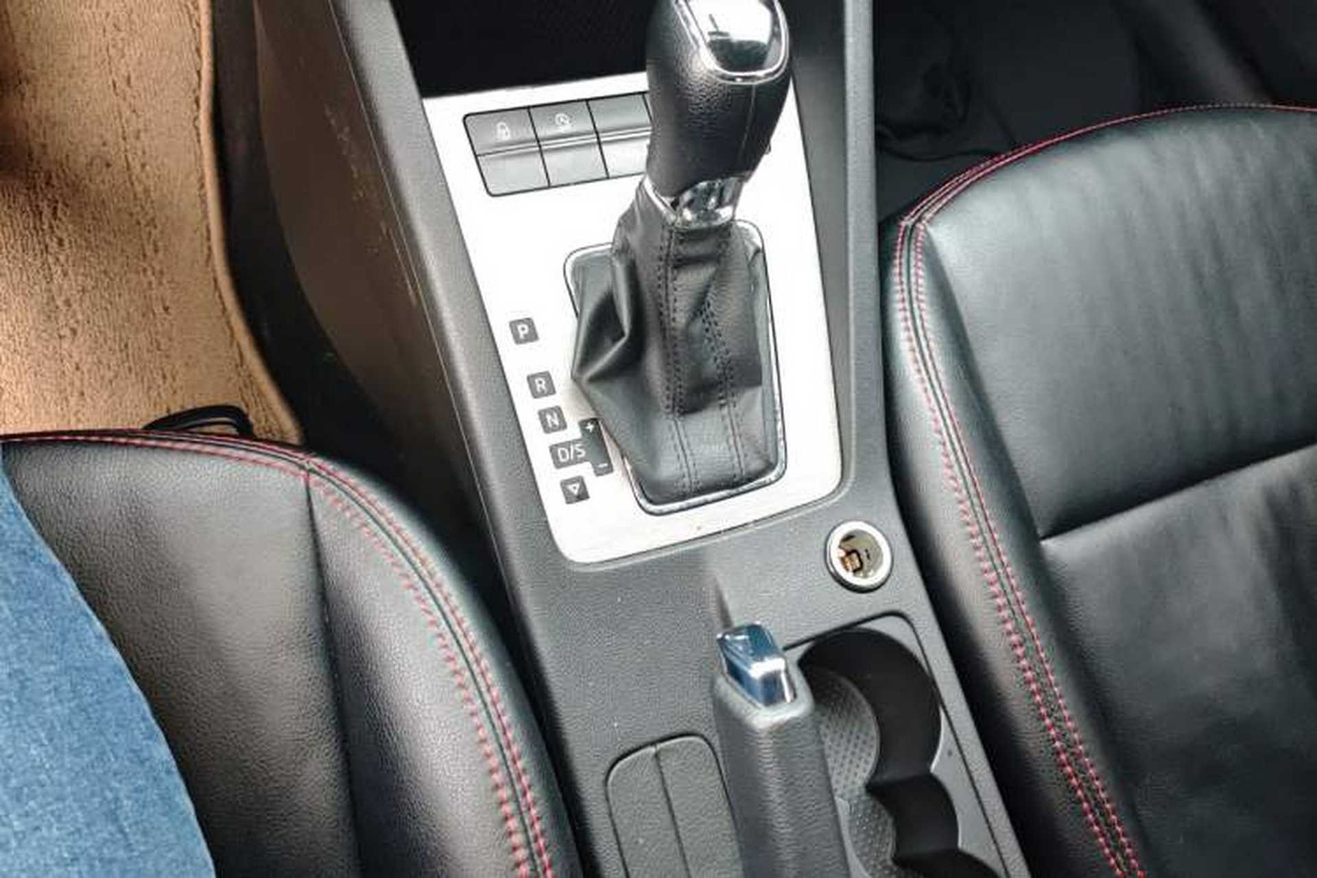 Used Skoda Octavia 2019 TSI230 DSG Smart & Comfort Edition China VI Standard Gear Lever