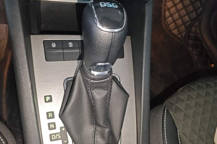 Used Skoda Octavia 2019 TSI280 DSG Luxury Edition Gear Lever