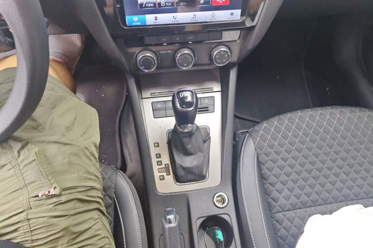 Used Skoda Octavia 2019 TSI280 DSG Luxury Edition Gear Lever