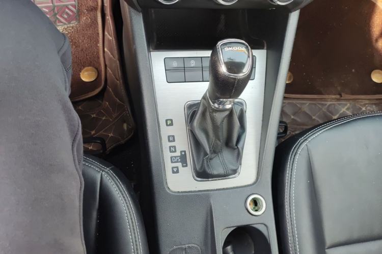 Used Skoda Octavia 2019 1.5L Automatic SmartDrive Comfort Edition China VI Standard Gear Lever