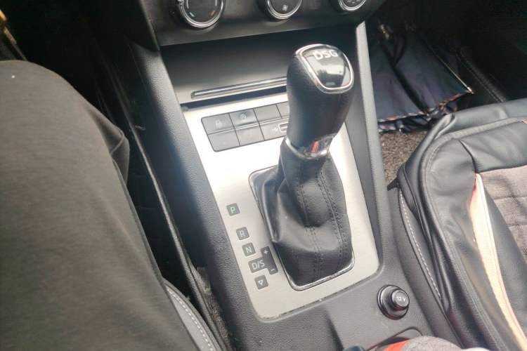 Used Skoda Octavia 2019 TSI280 DSG SmartDrive Luxury Edition China VI Gear Lever