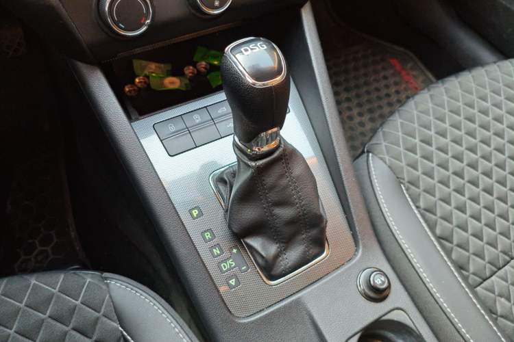 Used Skoda Octavia 2019 TSI280 DSG Luxury Edition Station Wagon China VI Standard Gear Lever