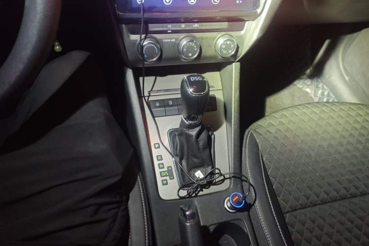 Used Skoda Octavia 2019 TSI230 DSG SmartDrive Luxury Edition China V Standard Gear Lever