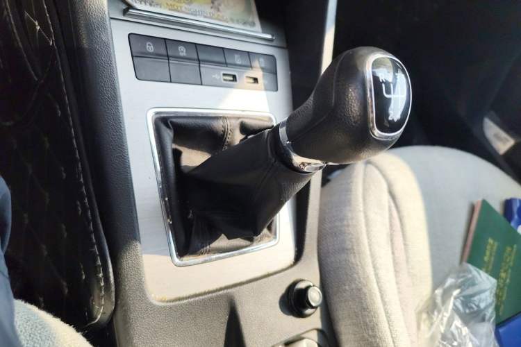 Used Skoda Octavia 2019 1.5L Manual SmartDrive Luxury Edition China VI Standard Gear Lever