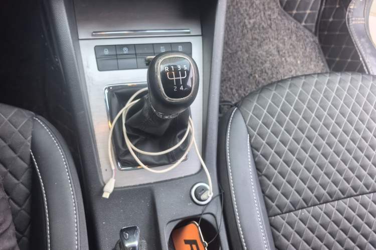 Used Skoda Octavia 2019 1.5L Manual Luxury Edition Gear Lever