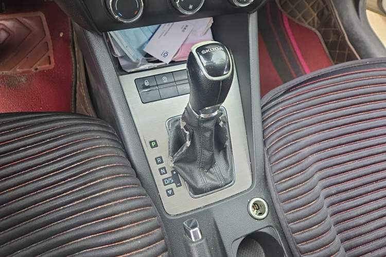 Used Skoda Octavia 2019 1.5L Automatic SmartDrive Comfort Edition China VI Standard Gear Lever