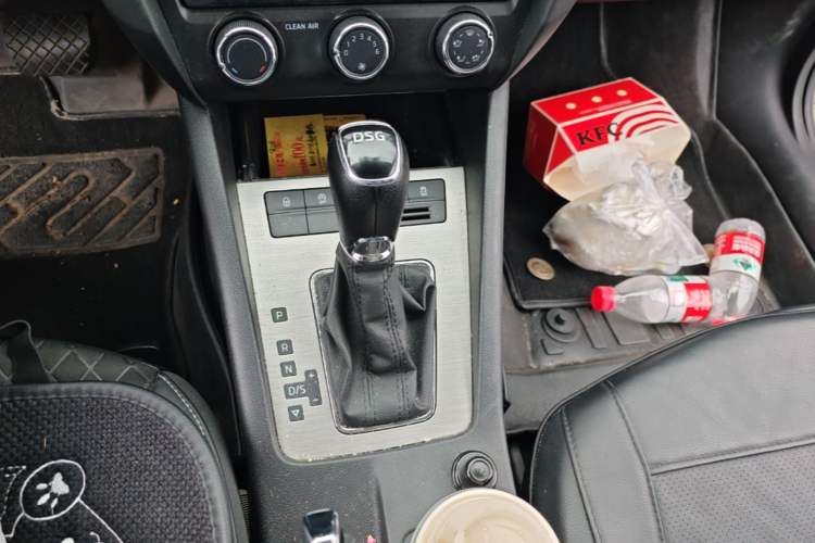 Used Skoda Octavia 2019 TSI230 DSG Luxury Edition Gear Lever