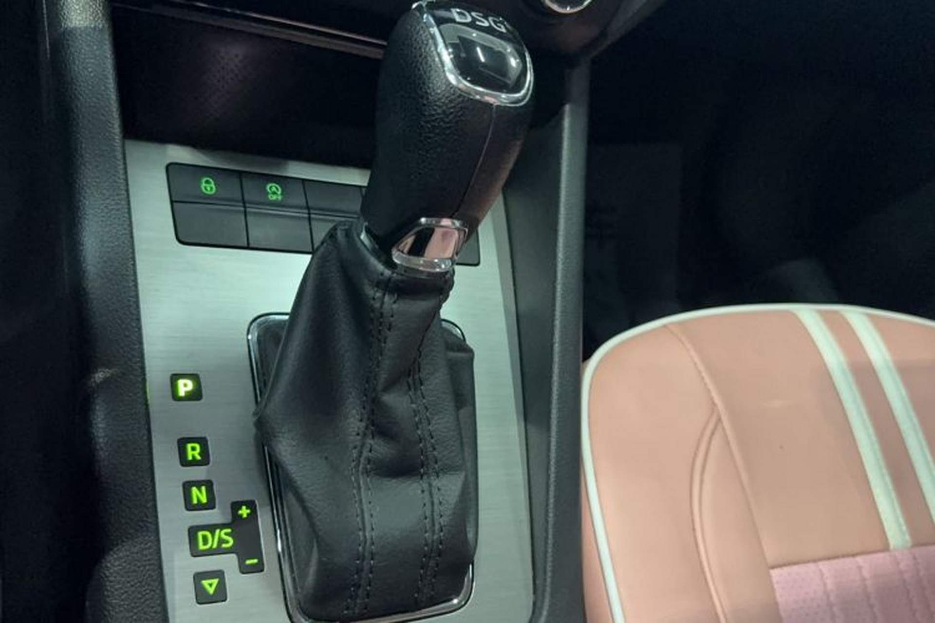 Used Skoda Octavia 2019 TSI230 DSG SmartDrive Luxury Edition China VI Gear Lever