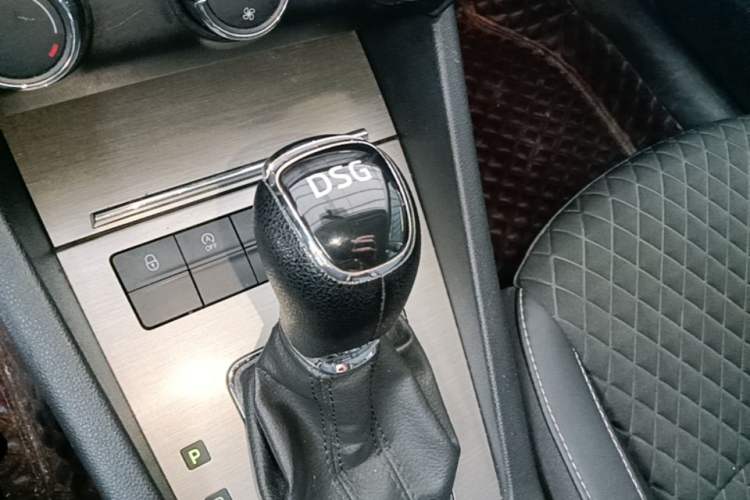 Used Skoda Octavia 2019 TSI230 DSG SmartDrive Luxury Edition China V Standard Gear Lever