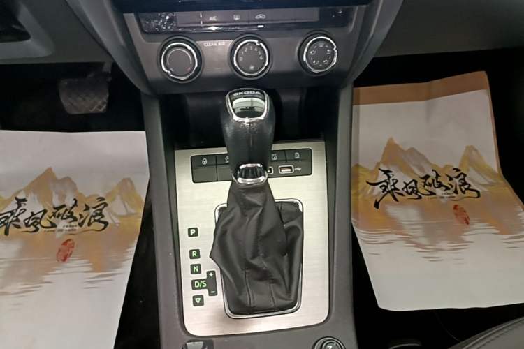 Used Skoda Octavia 2019 1.5L Automatic SmartDrive Comfort Edition China VI Standard Gear Lever