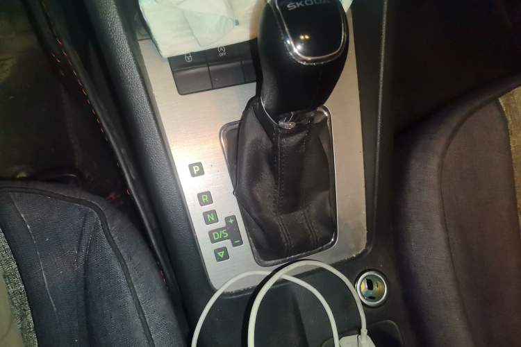 Used Skoda Octavia 2019 1.5L Automatic SmartDrive Comfort Edition China VI Standard Gear Lever